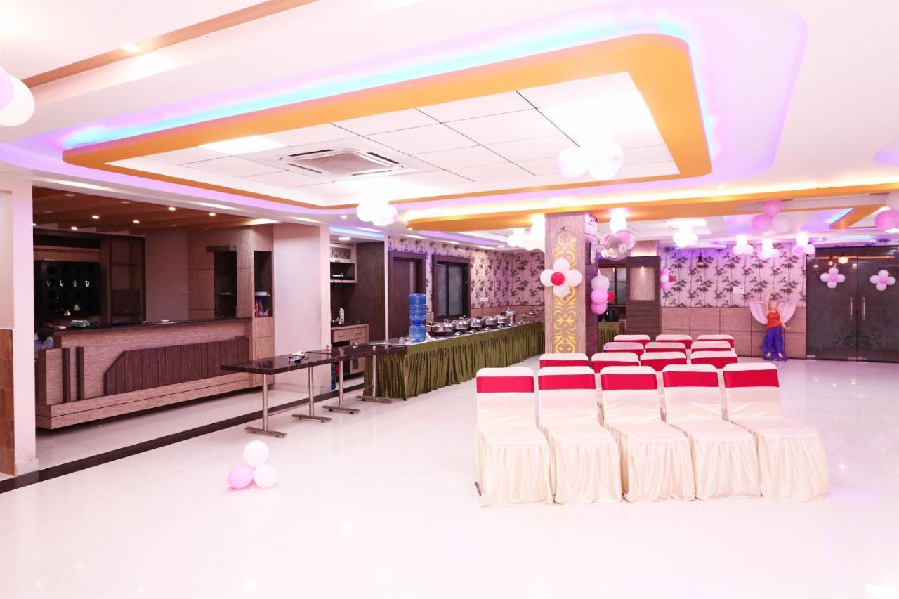 Capital O Hotel Sapphire Inn Gorakhpur Exterior foto